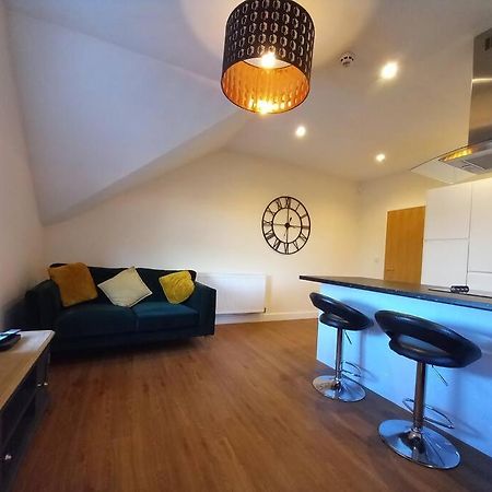 Roomy Penthouse 2 Double Bed Apartment - Spacious - Central Beeston - Free Secure Parking - Nottingham Eksteriør billede