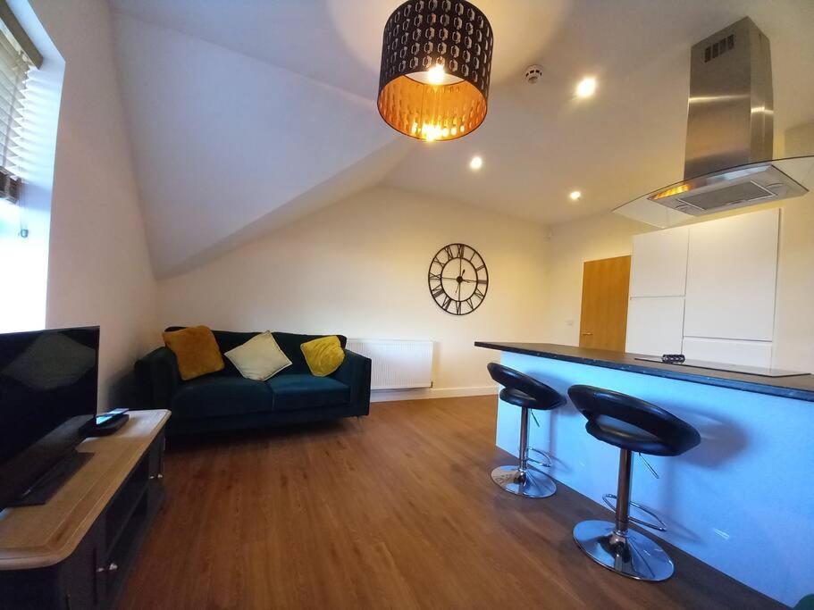 Roomy Penthouse 2 Double Bed Apartment - Spacious - Central Beeston - Free Secure Parking - Nottingham Eksteriør billede