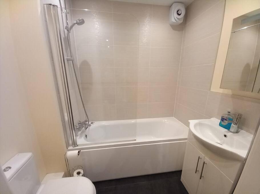 Roomy Penthouse 2 Double Bed Apartment - Spacious - Central Beeston - Free Secure Parking - Nottingham Eksteriør billede